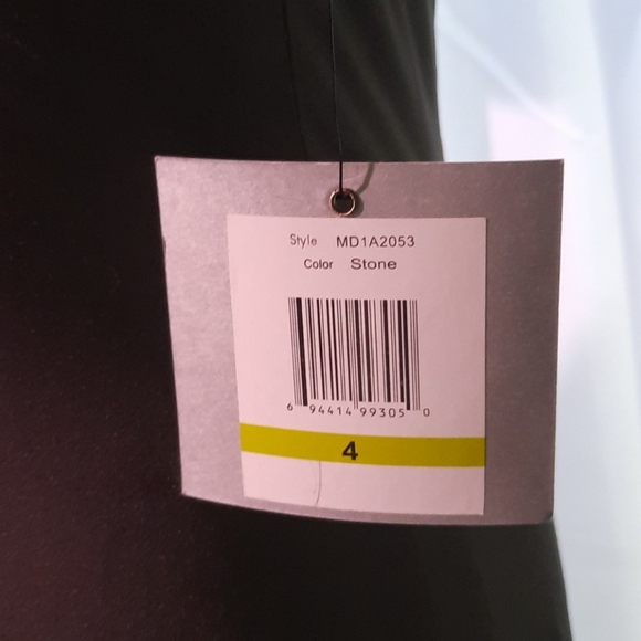 Dress - Picture 4 of 9